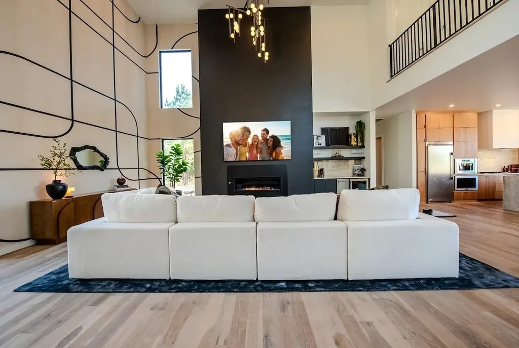 The Jade living room at Imperial Jade in Broken Bow