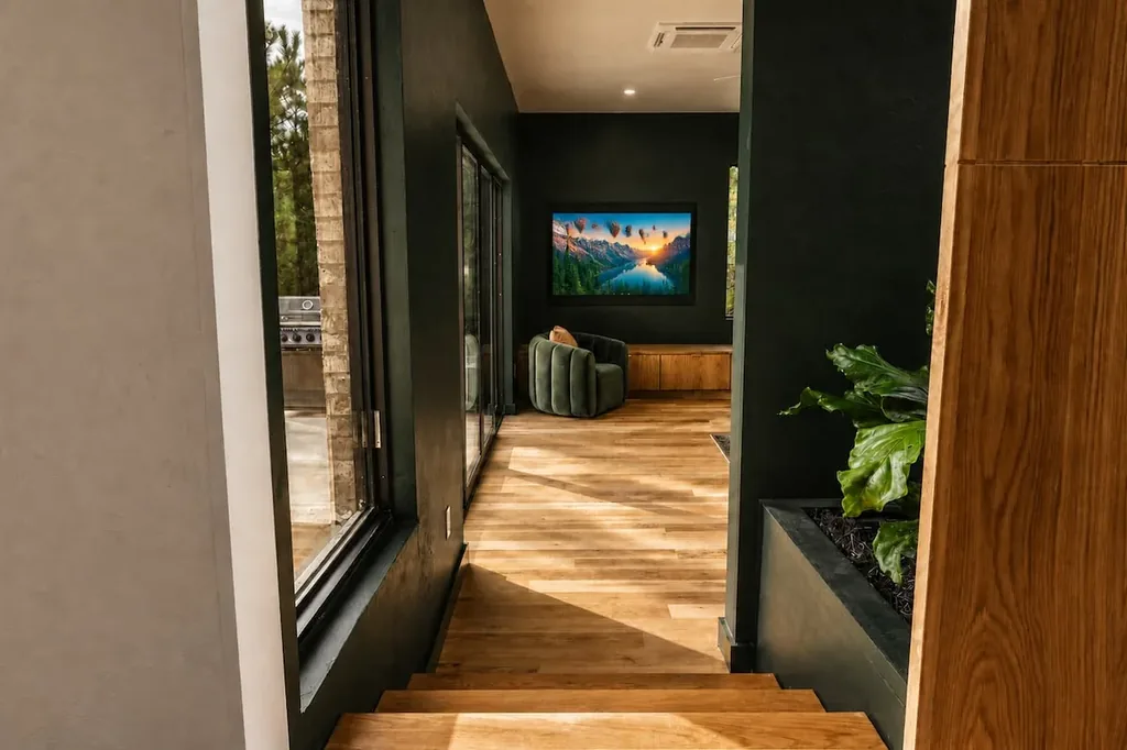 The Eleanor living room hallway at Imperial Jade in Broken Bow