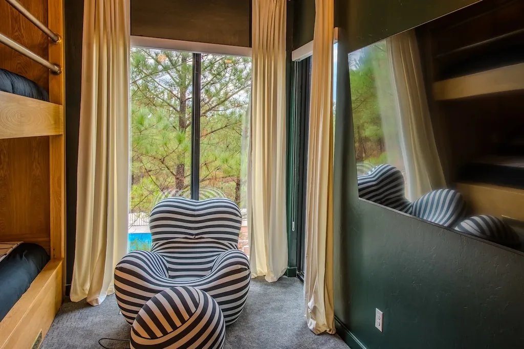 The Jade king bunk room at Imperial Jade in Broken Bow