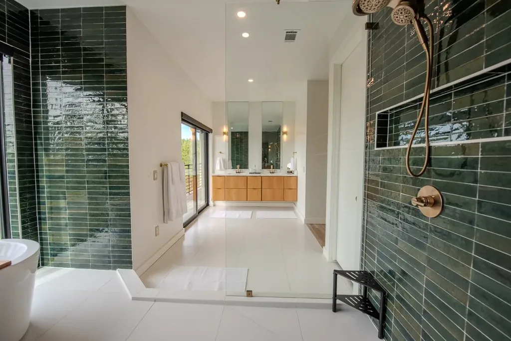 The Jade / Architectural Marvel — Full bathroom 2 image 2