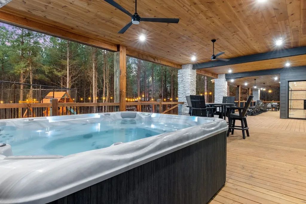 LivNLove / Grandiose — Hot tub image 4