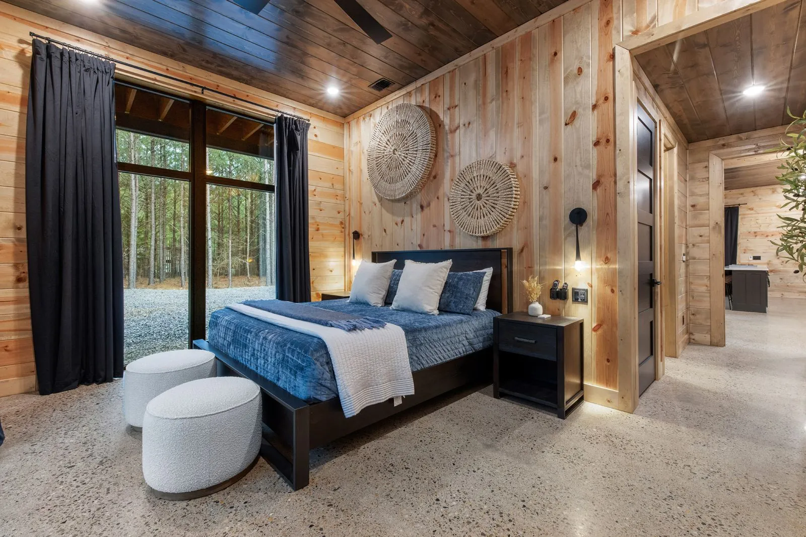 King suite 4 at LivNLove with a king bed