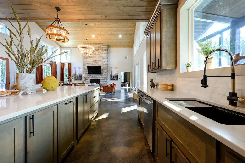 Miko Chukka — Full kitchen image 1