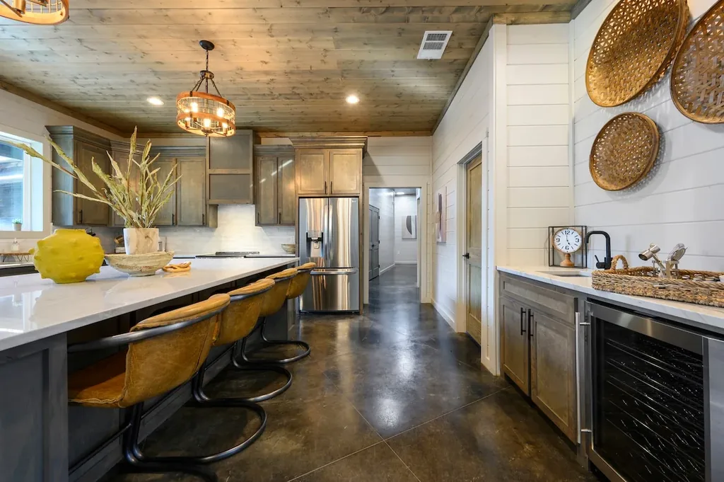 Miko Chukka — Full kitchen image 2