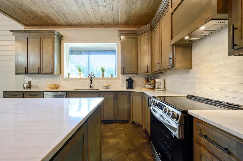 Miko Chukka — Full kitchen image 5