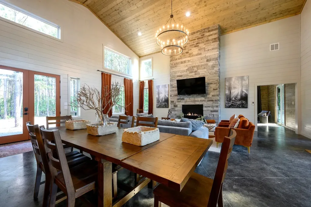 Miko Chukka — Dining area image 2