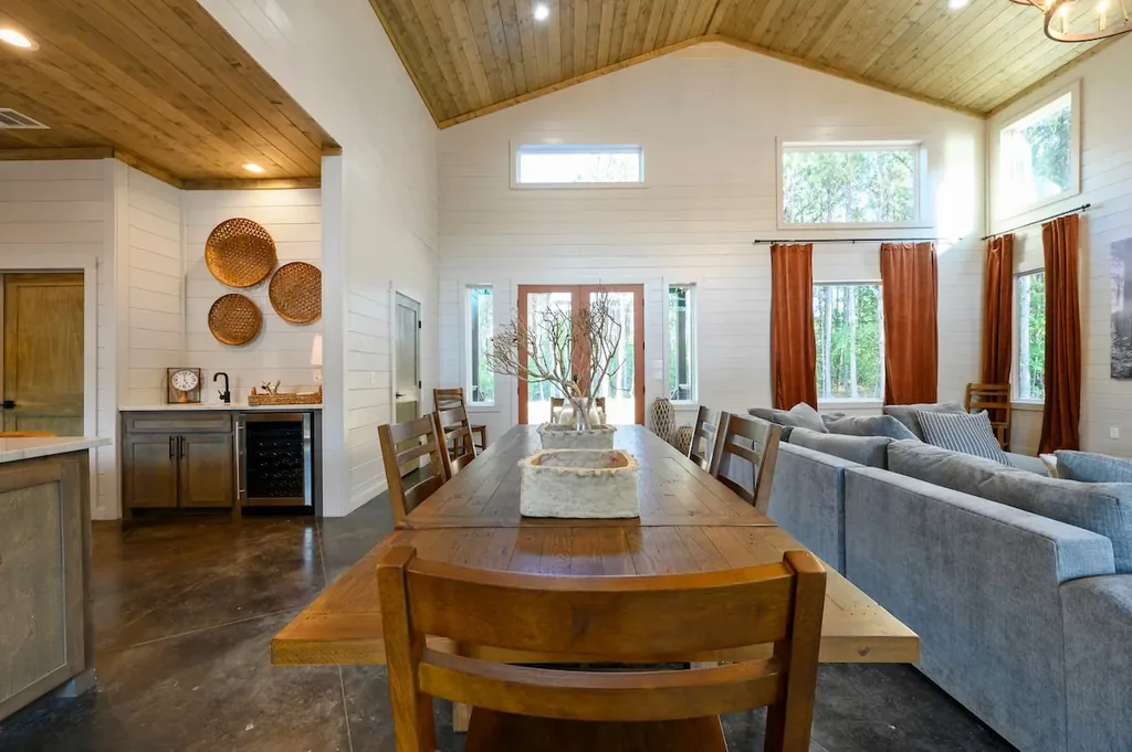 Miko Chukka — Dining area image 3