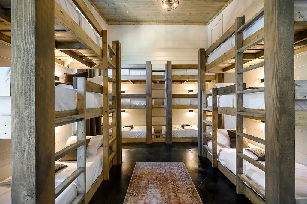 Miko Chukka — Bedroom 7 image 2