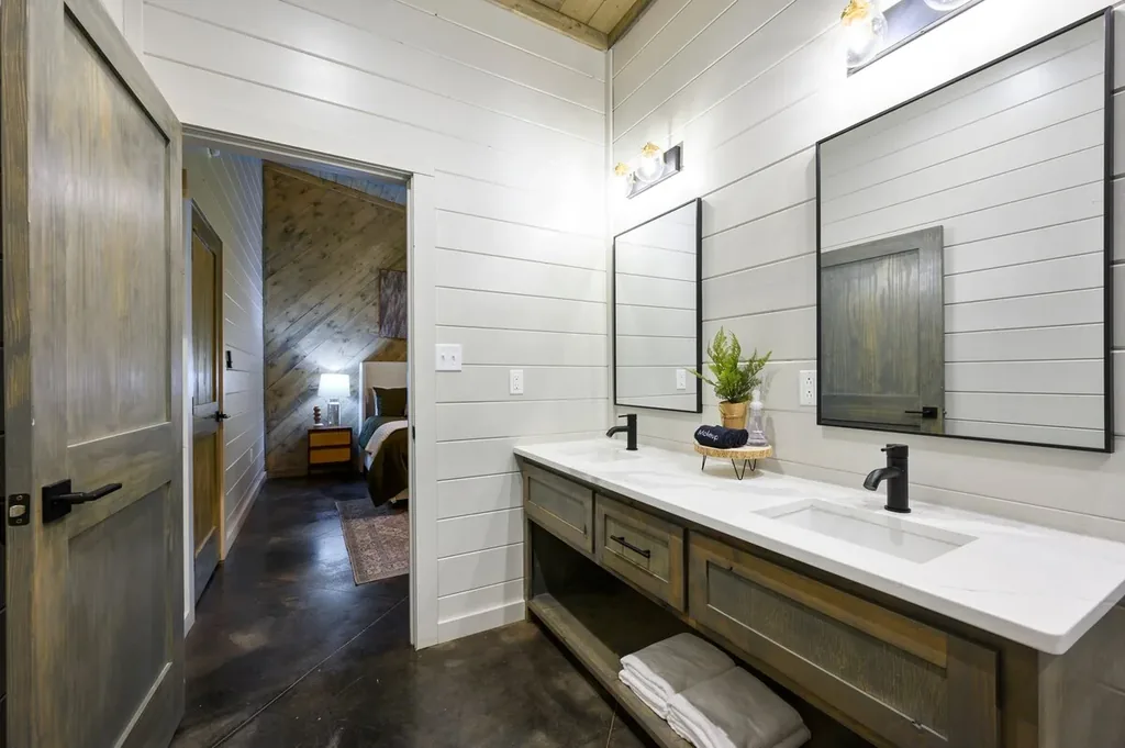 Miko Chukka — Full bathroom 3 image 2