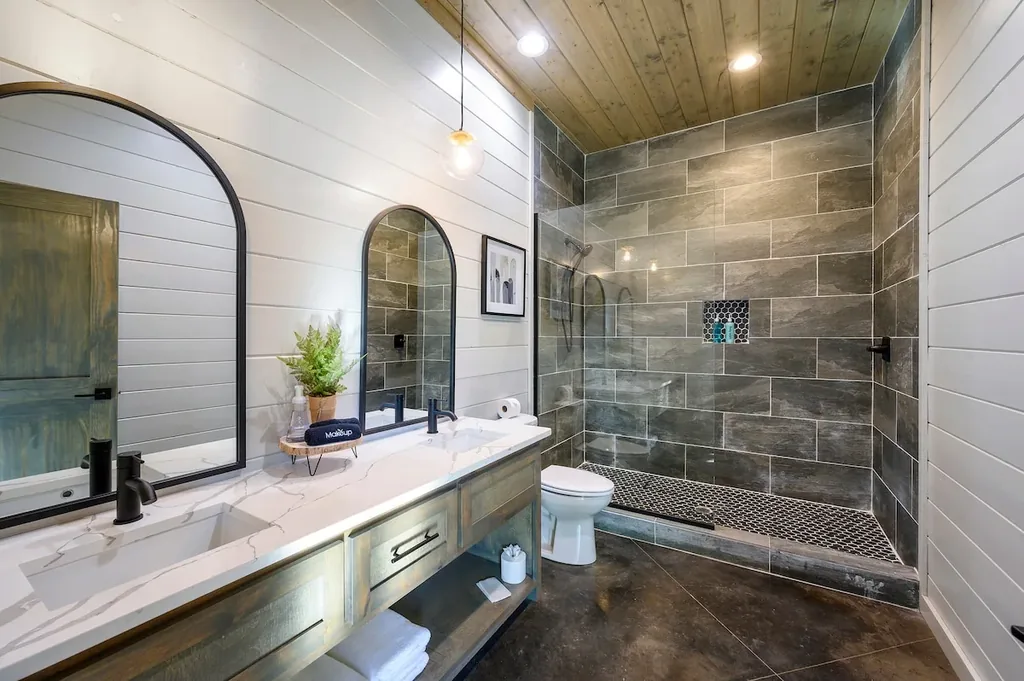 Miko Chukka — Full bathroom 6 image 1