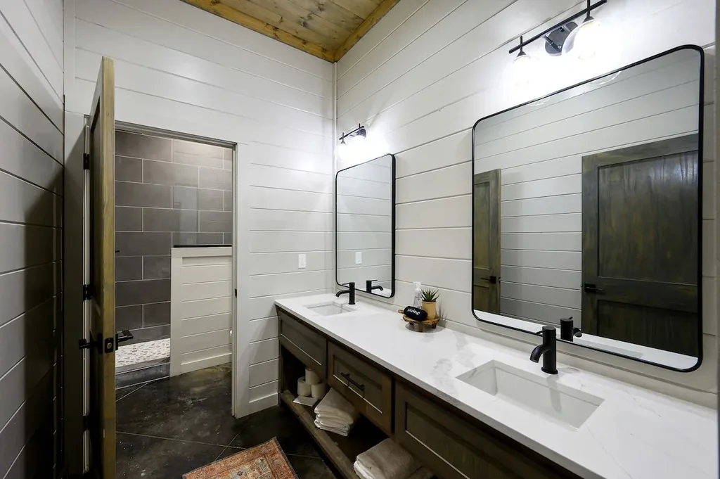 Miko Chukka — Full bathroom 7 image 1