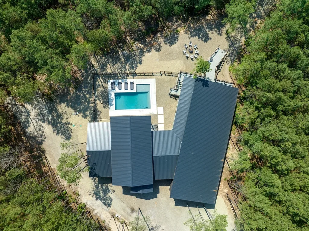 Miko Chukka — Pool image 2
