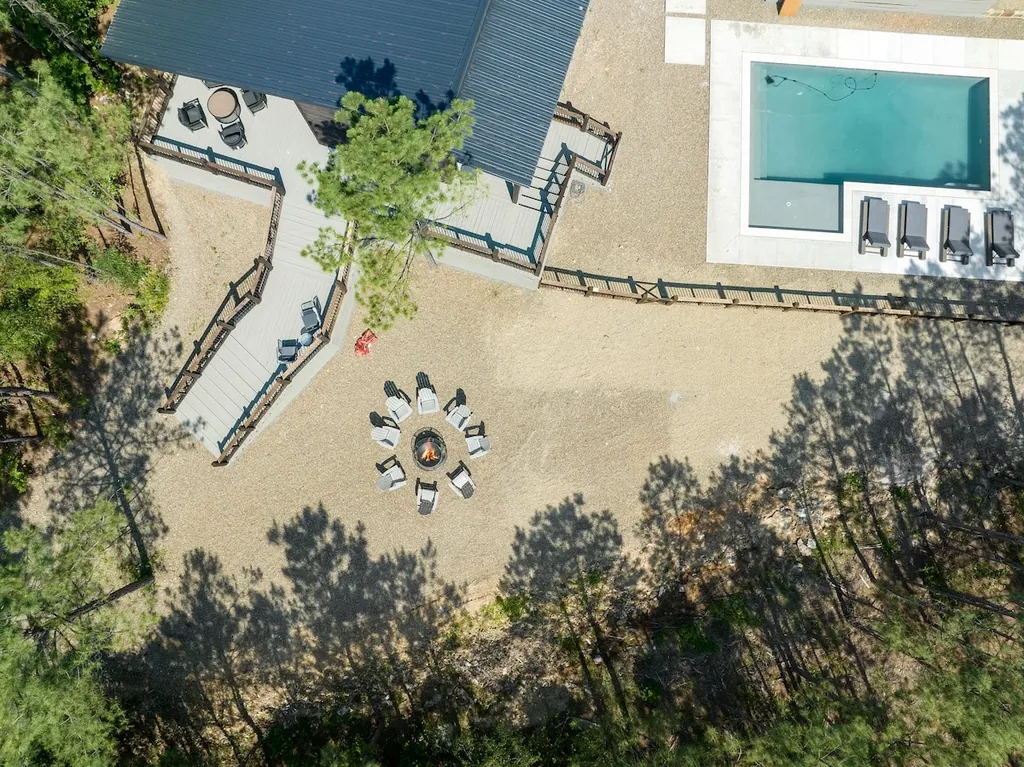Miko Chukka — Pool image 3