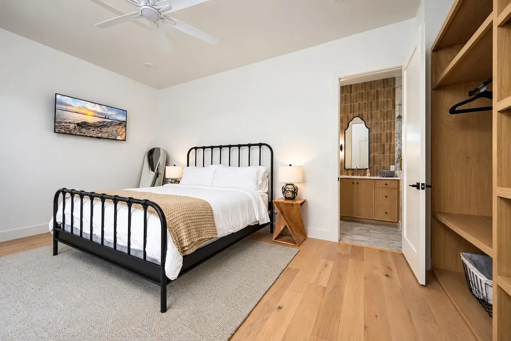 Sanctuary at the Summit — Bedroom 3 image 2