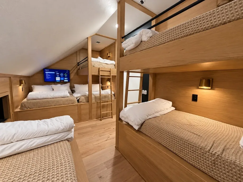 Sanctuary at the Summit — Bedroom 5 image 1