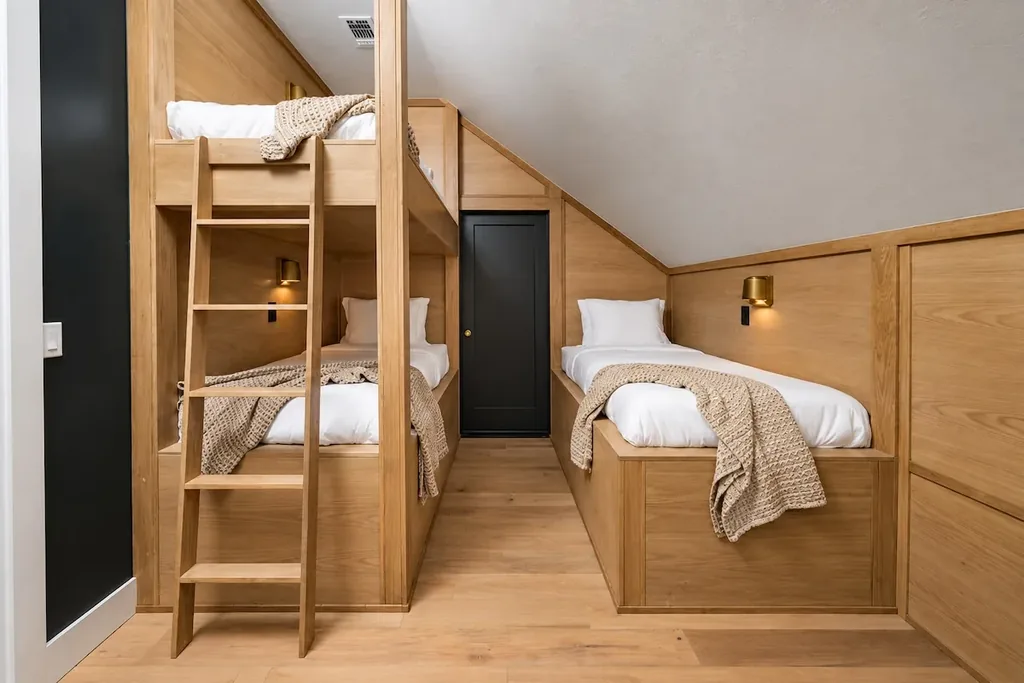 Sanctuary at the Summit — Bedroom 5 image 3