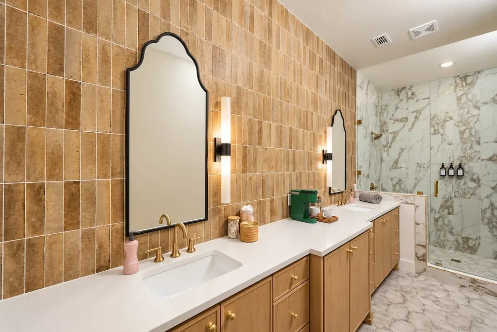 Sanctuary at the Summit — Full bathroom 3 image 1