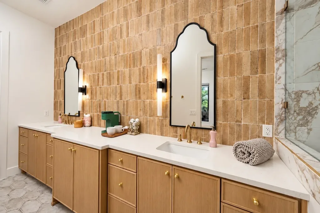 Sanctuary at the Summit — Full bathroom 3 image 2