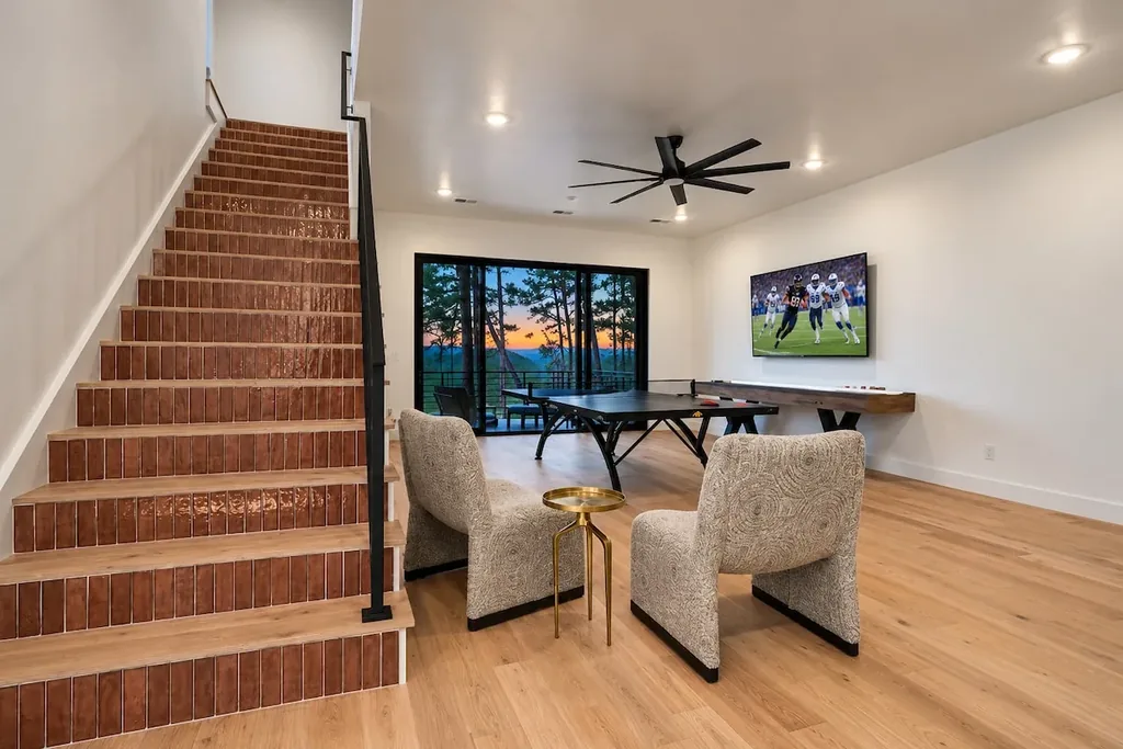 Sanctuary at the Summit — Game room image 4